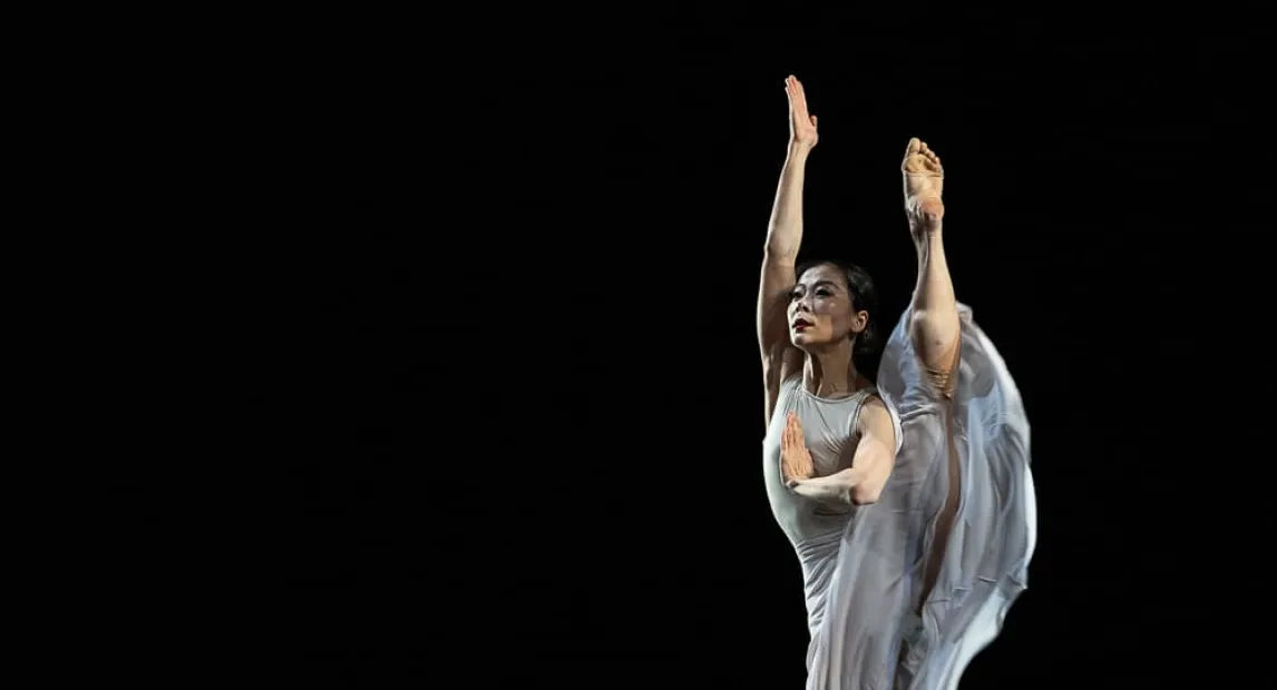 Xin Ying and Ethan Palma in Martha Graham’s Errand into the Maze; photo by Benoit Dochy.
