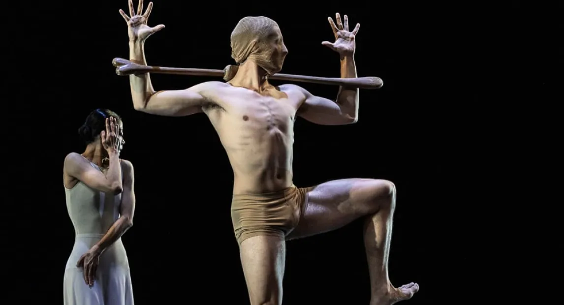 Xin Ying and Ethan Palma in Martha Graham’s Errand into the Maze; photo by Benoit Dochy.