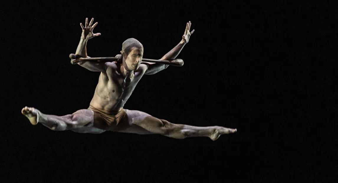 Xin Ying and Ethan Palma in Martha Graham’s Errand into the Maze; photo by Benoit Dochy