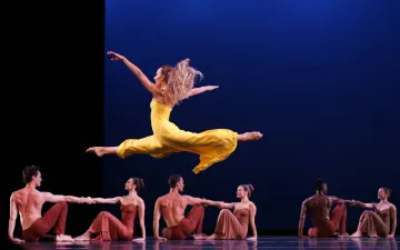Photo of Marzia Memoli and Martha Graham Dance Company in Martha Graham’s Diversion of Angels by Melissa Sherwood