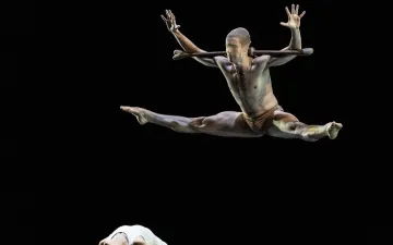 Xin Ying and Ethan Palma in Martha Graham’s Errand into the Maze; photo by Benoit Dochy.