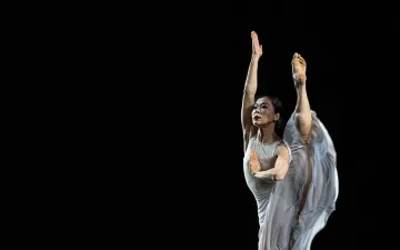 Xin Ying and Ethan Palma in Martha Graham’s Errand into the Maze; photo by Benoit Dochy.