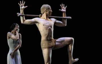 Xin Ying and Ethan Palma in Martha Graham’s Errand into the Maze; photo by Benoit Dochy.